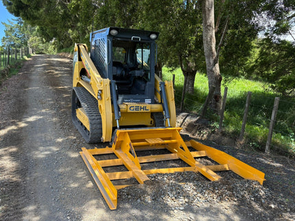 ANGLED LEVELLING BAR - Skid Steer Coupler